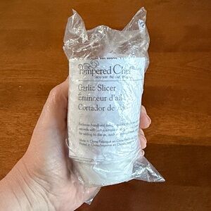 Pampered Chef White Garlic Slicer